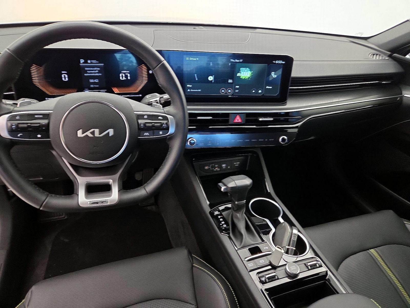 2026 Kia K5 GT - Photo 10