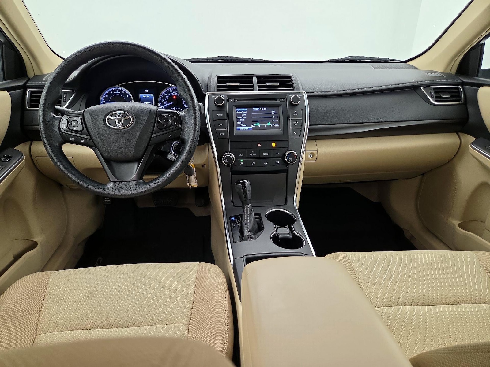 2017 Toyota Camry LE - Photo 10