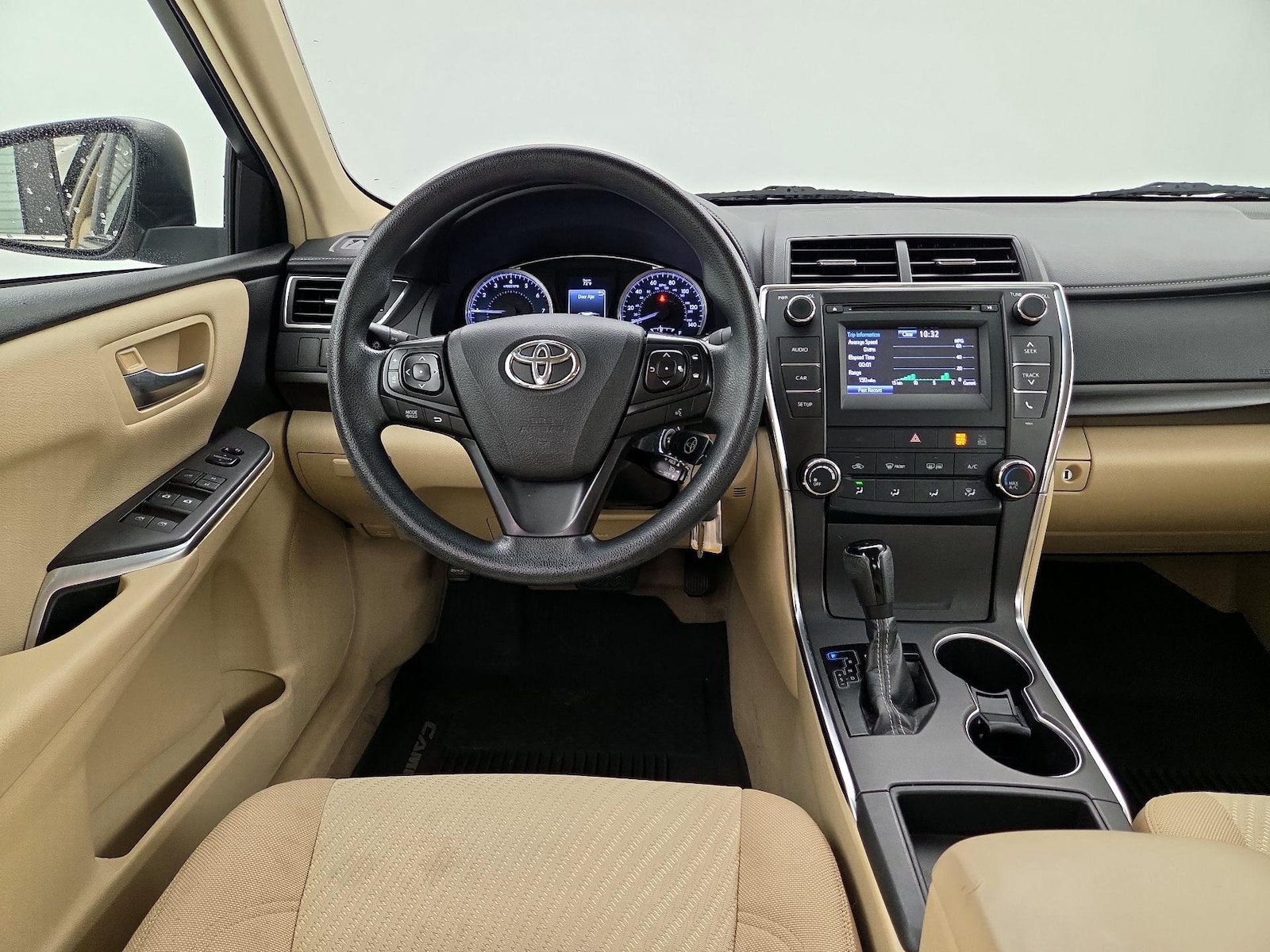 2017 Toyota Camry LE - Photo 11