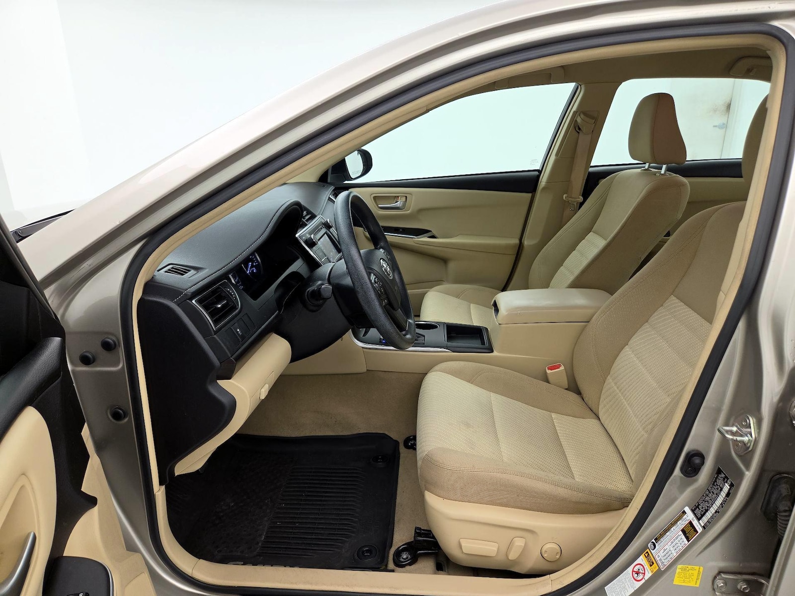 2017 Toyota Camry LE - Photo 12
