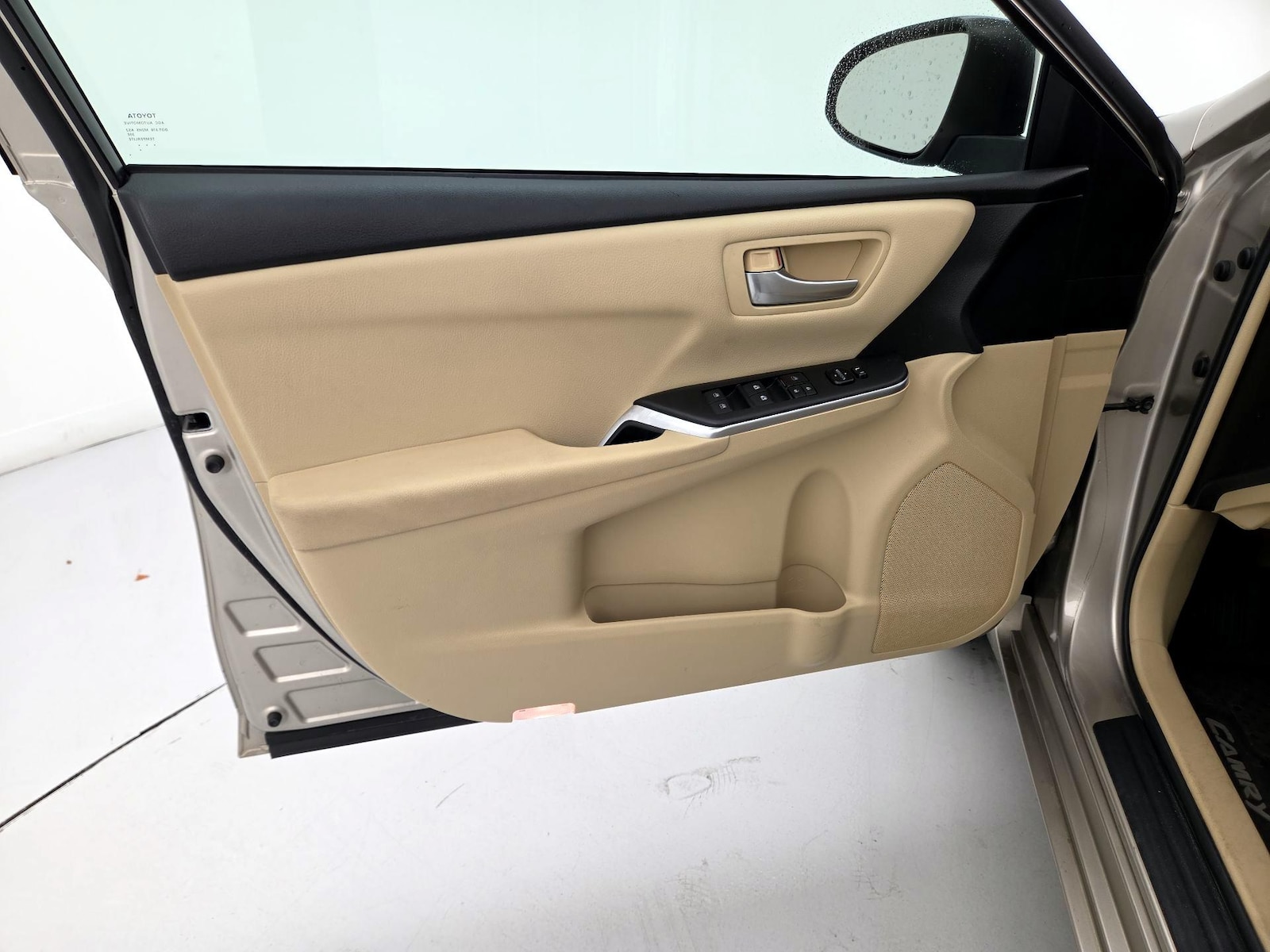 2017 Toyota Camry LE - Photo 13