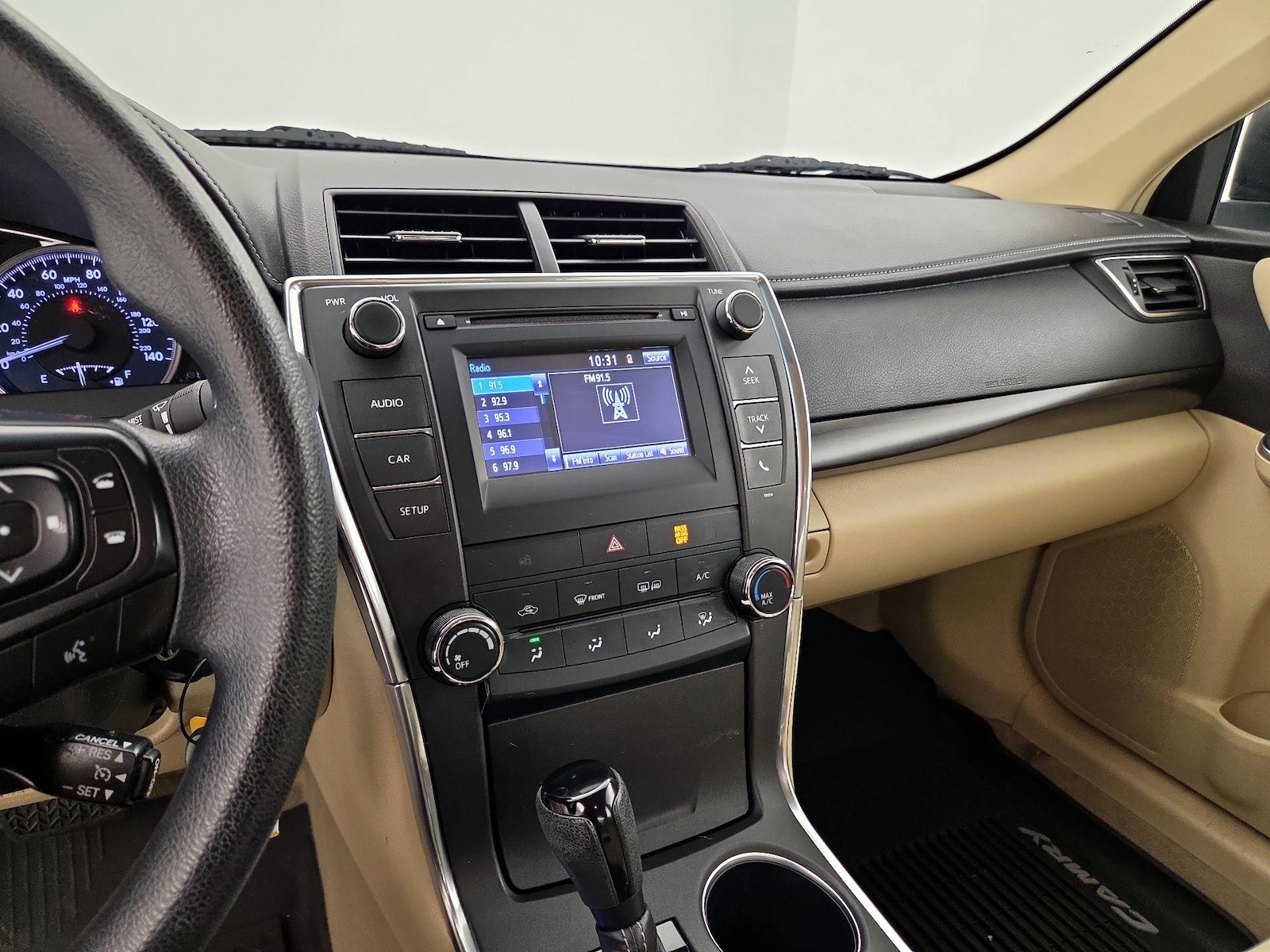 2017 Toyota Camry LE - Photo 16