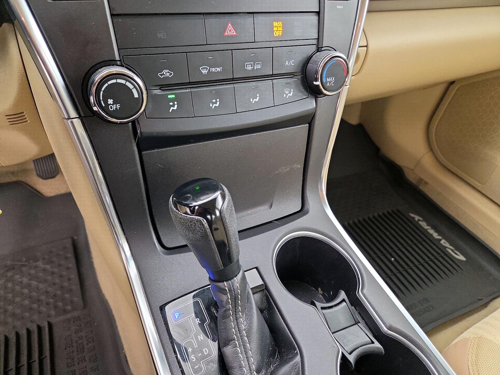 2017 Toyota Camry LE - Photo 17