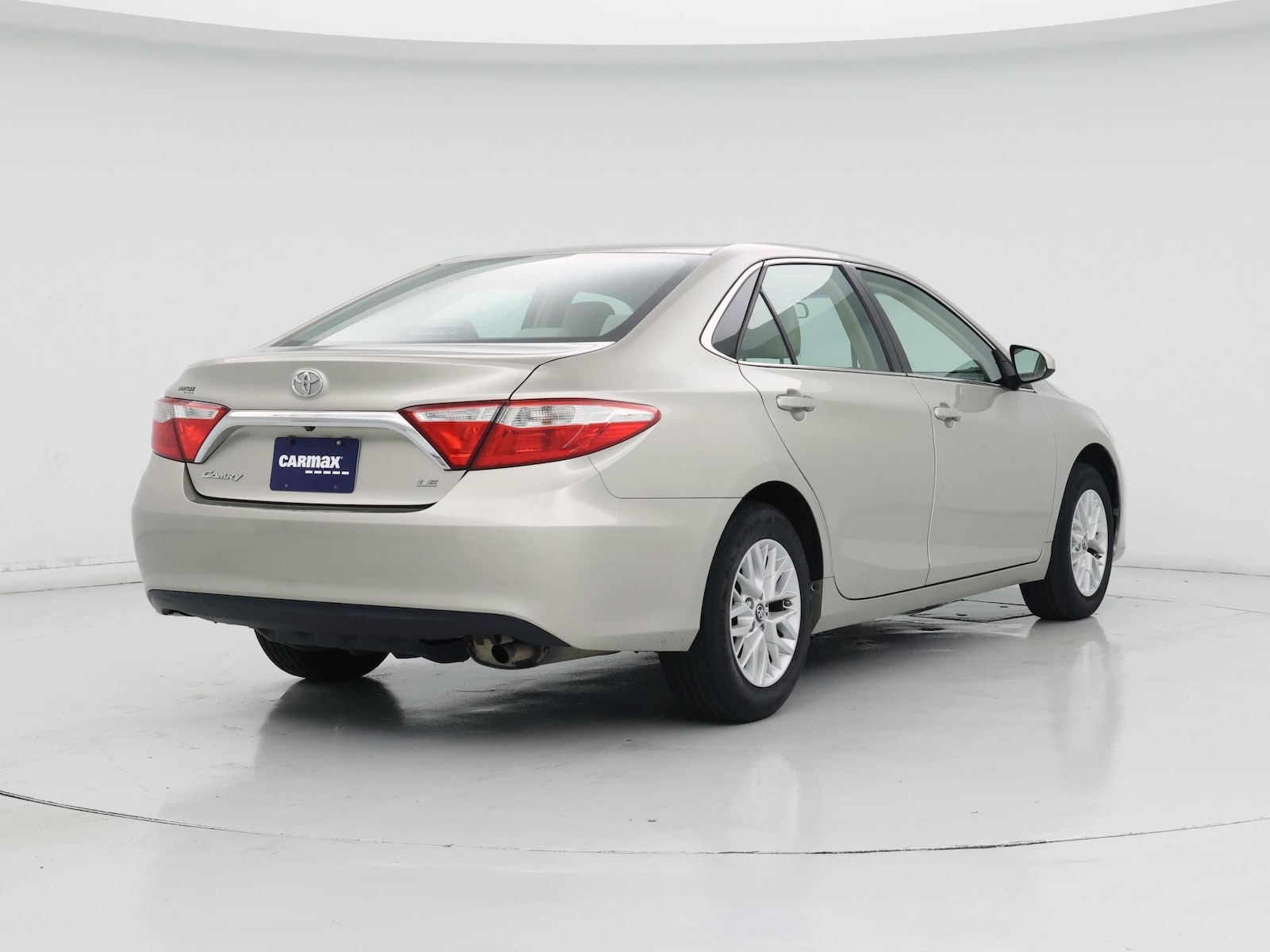 2017 Toyota Camry LE - Photo 9