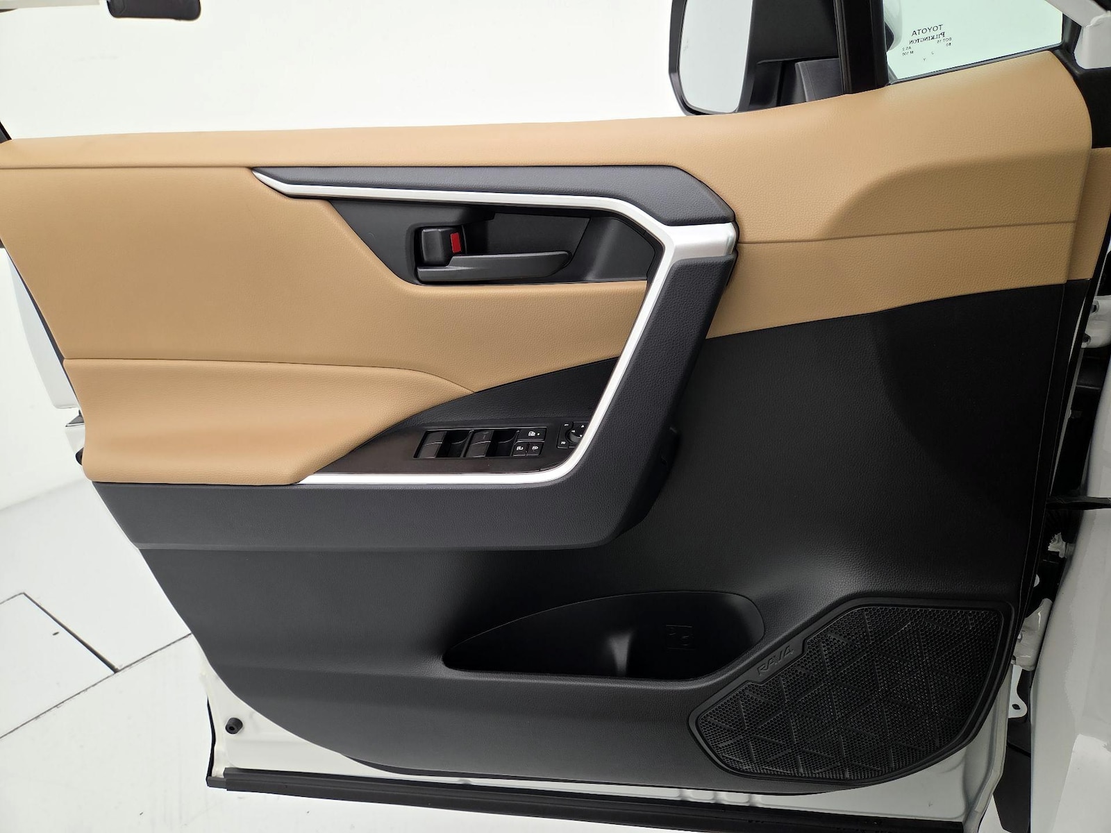 2025 Toyota RAV4 LE - Photo 11