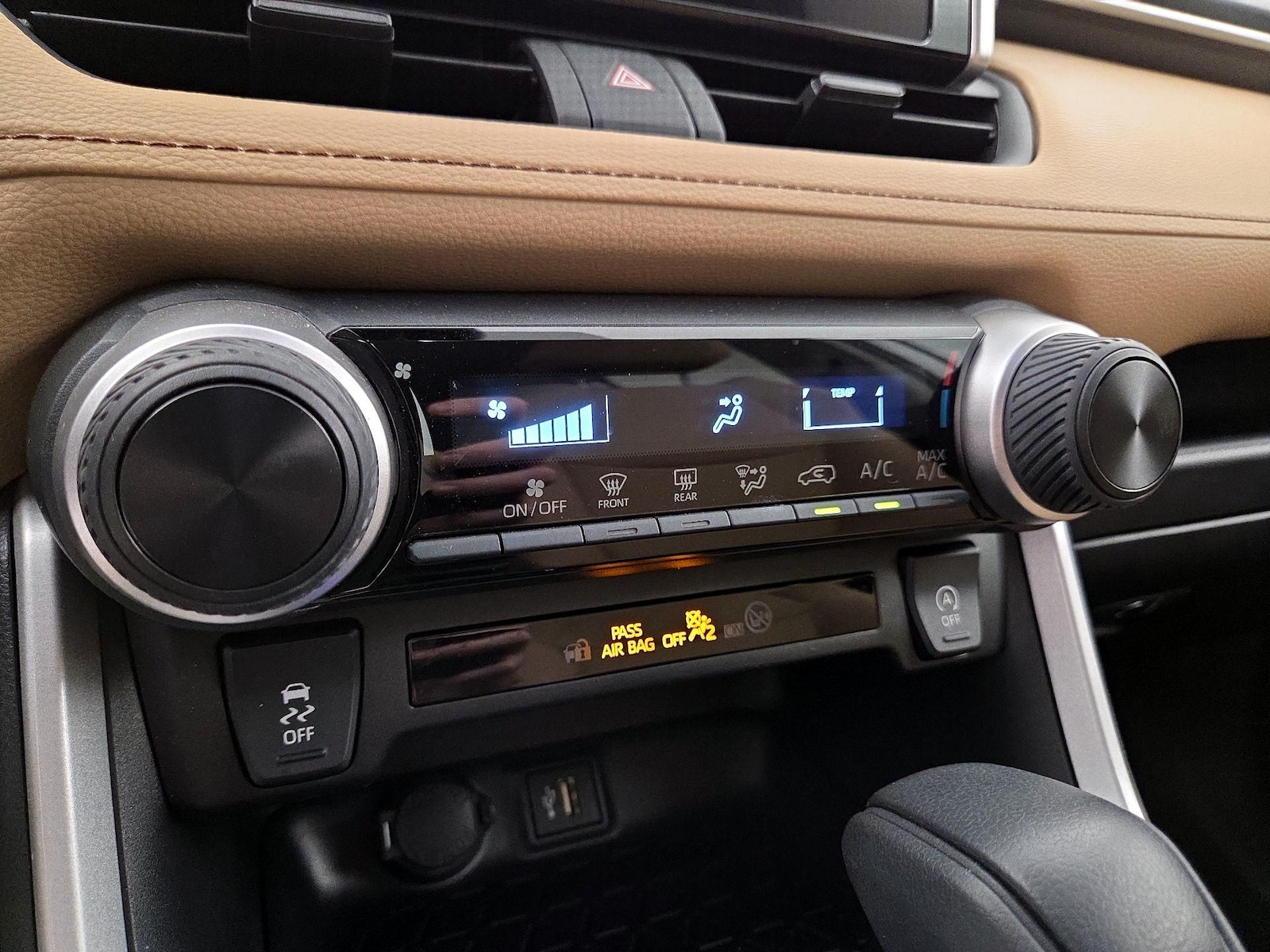 2025 Toyota RAV4 LE - Photo 15