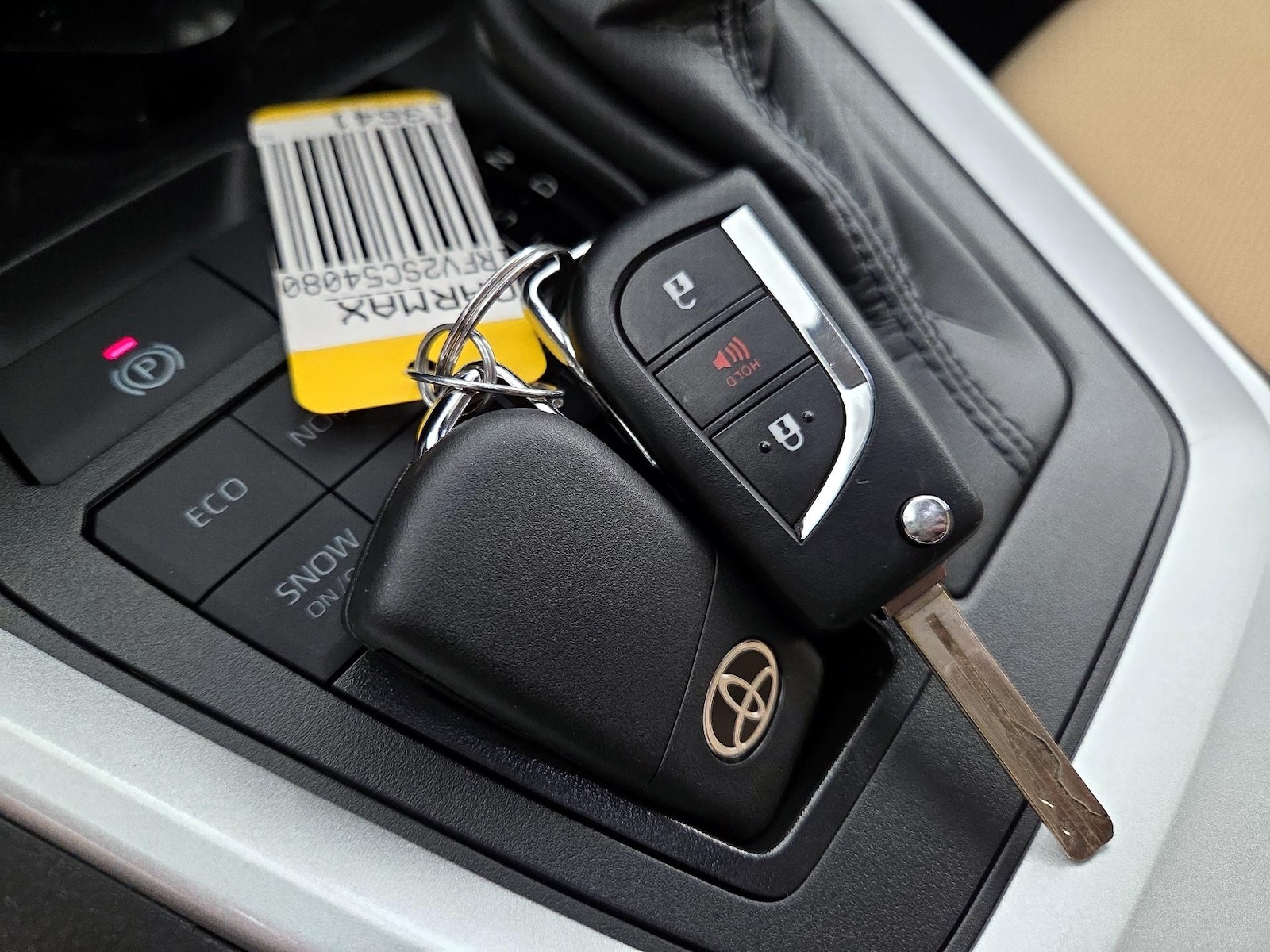 2025 Toyota RAV4 LE - Photo 21