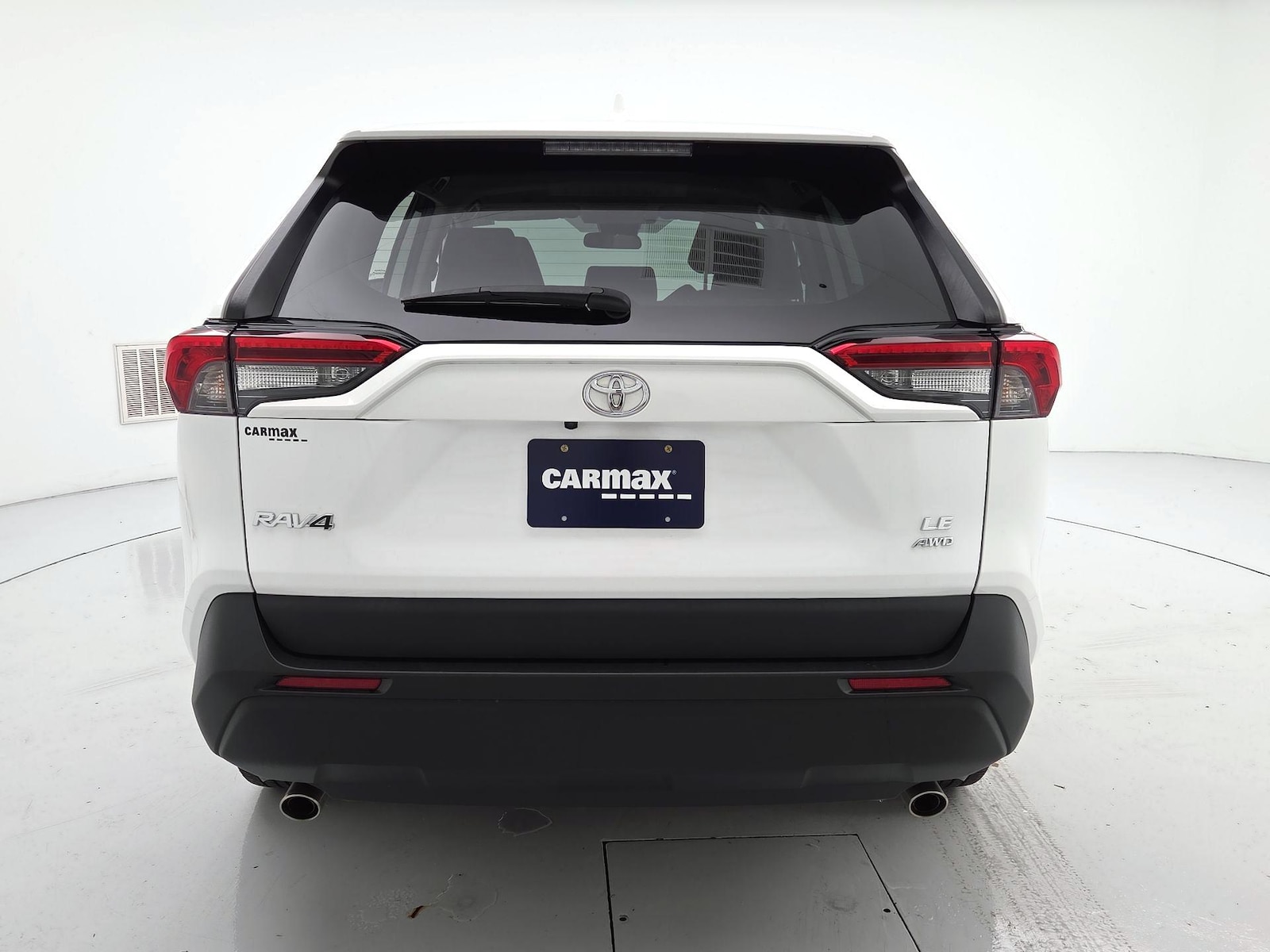 2025 Toyota RAV4 LE - Photo 6