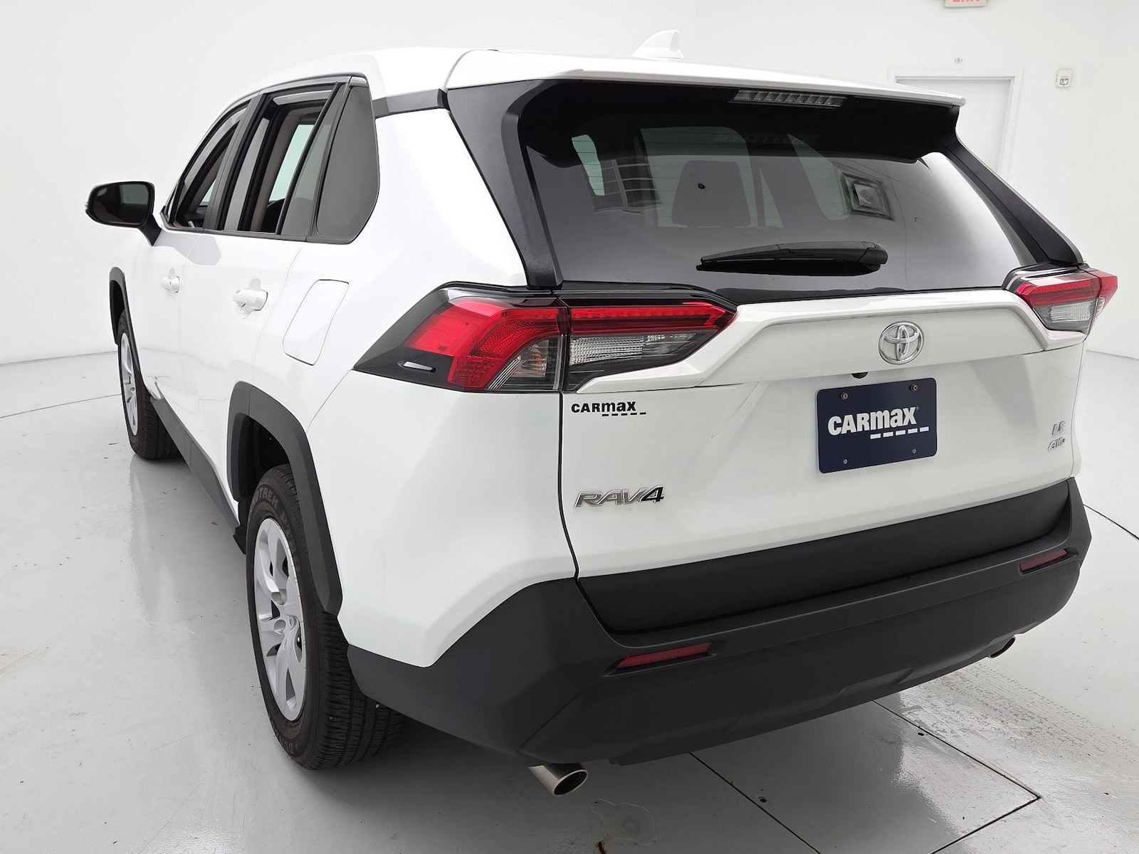 2025 Toyota RAV4 LE - Photo 7
