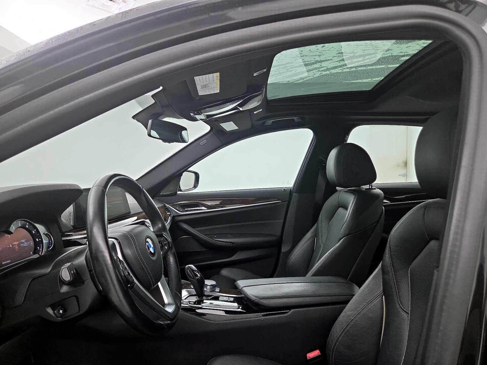Sunroof(s) & Overhead Airbags