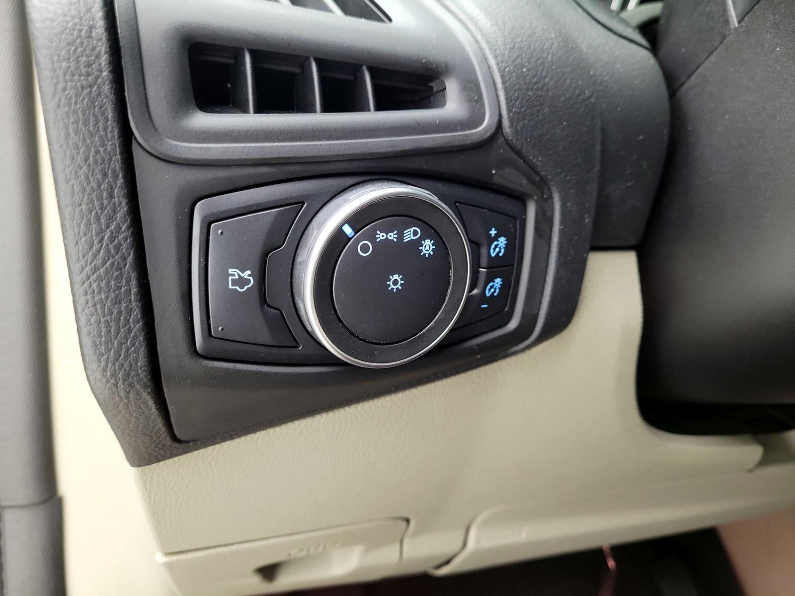2018 Ford Focus SE - Photo 14