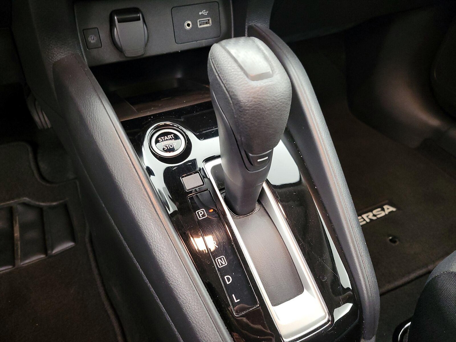 2025 Nissan Versa Sedan SV - Photo 17