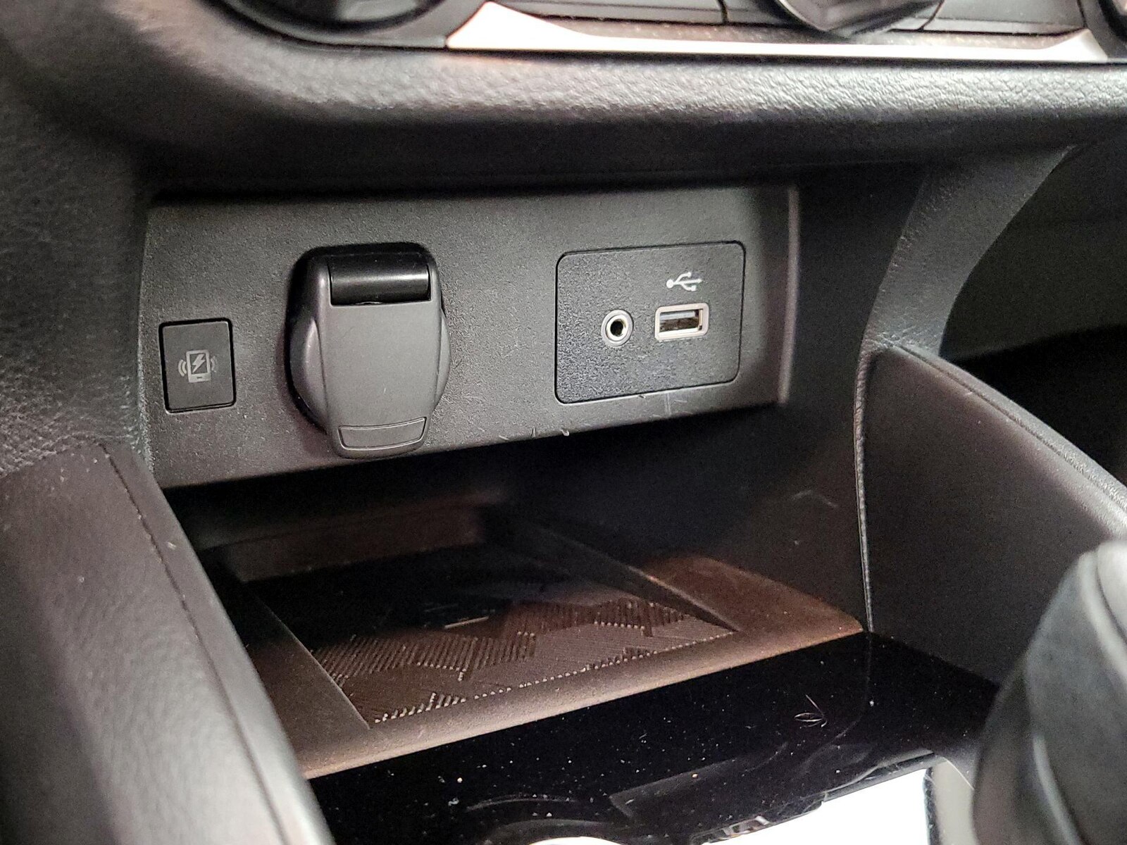 2025 Nissan Versa Sedan SV - Photo 18