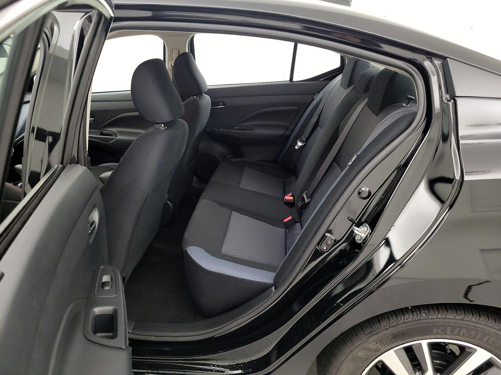 2025 Nissan Versa Sedan SV - Photo 19