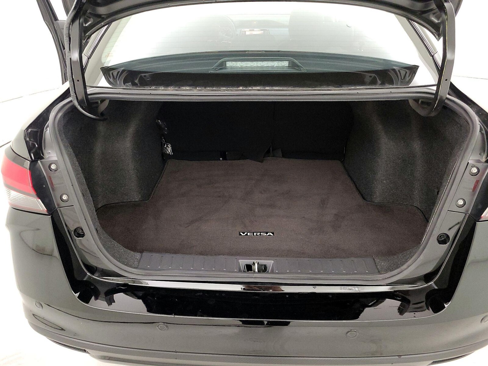 2025 Nissan Versa Sedan SV - Photo 20