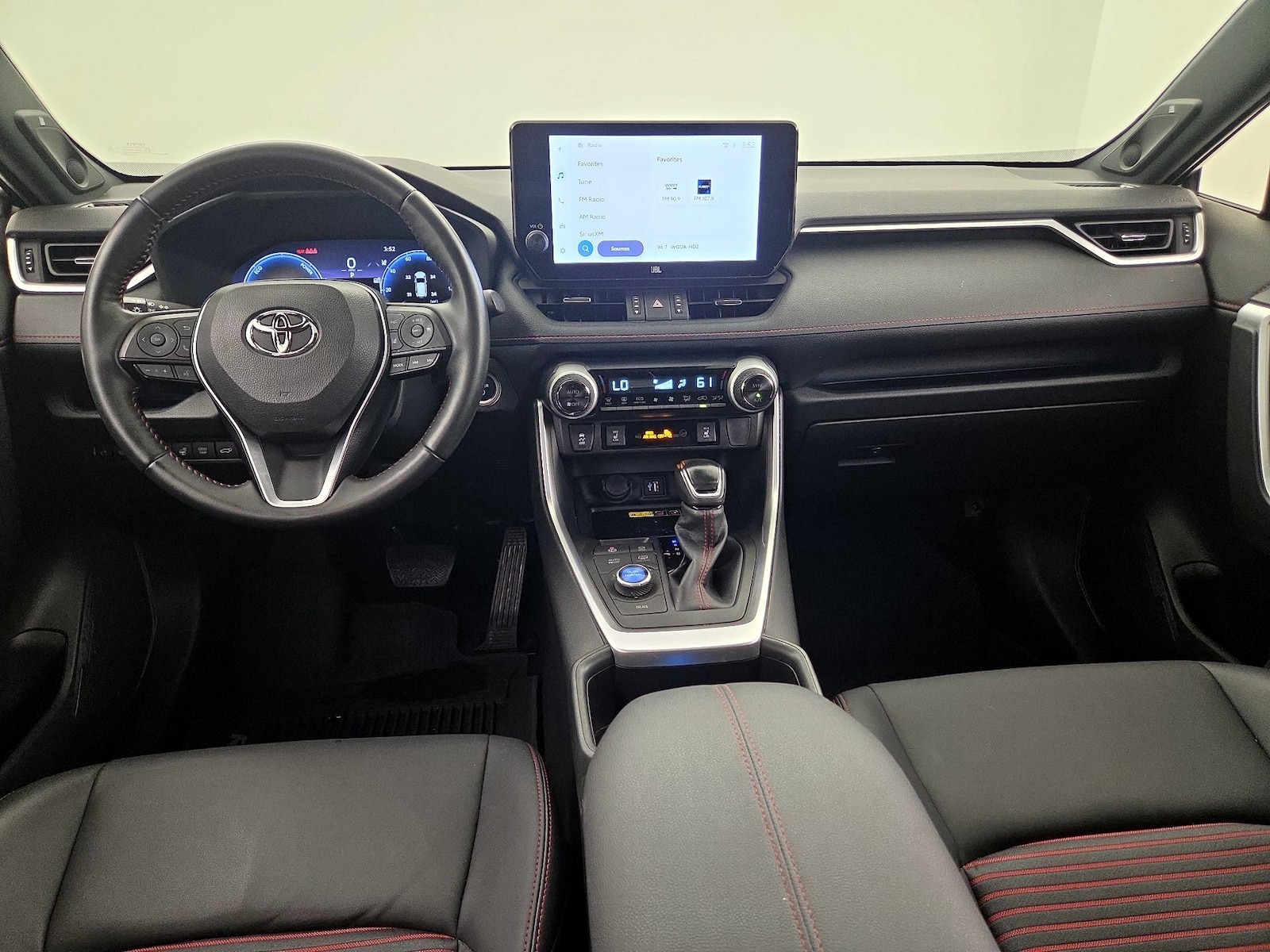 2024 Toyota RAV4 XSE - Photo 10