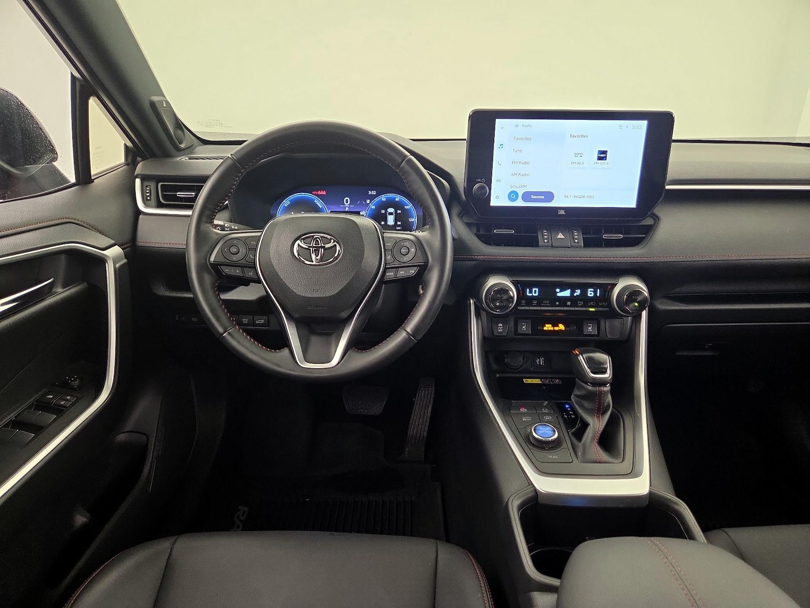 2024 Toyota RAV4 XSE - Photo 11