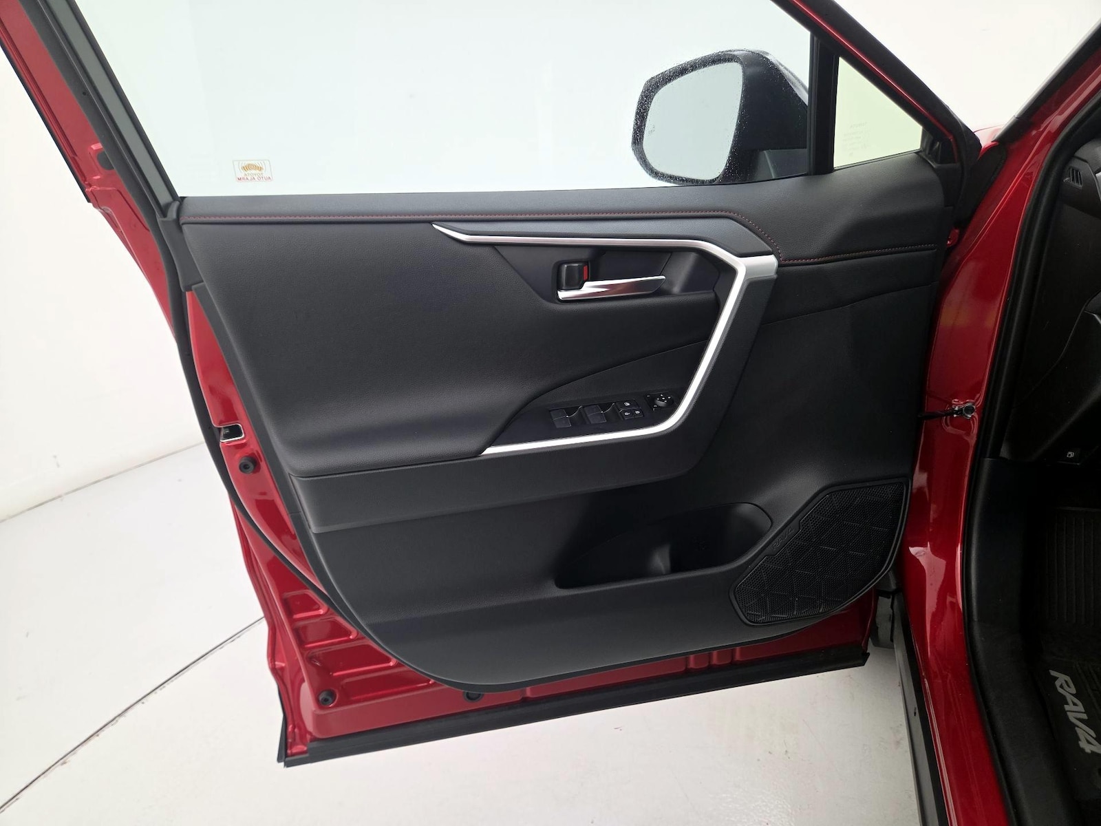 2024 Toyota RAV4 XSE - Photo 13