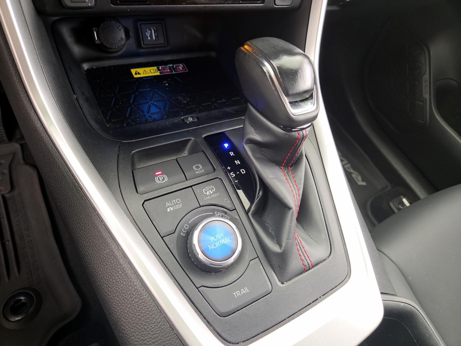 2024 Toyota RAV4 XSE - Photo 18
