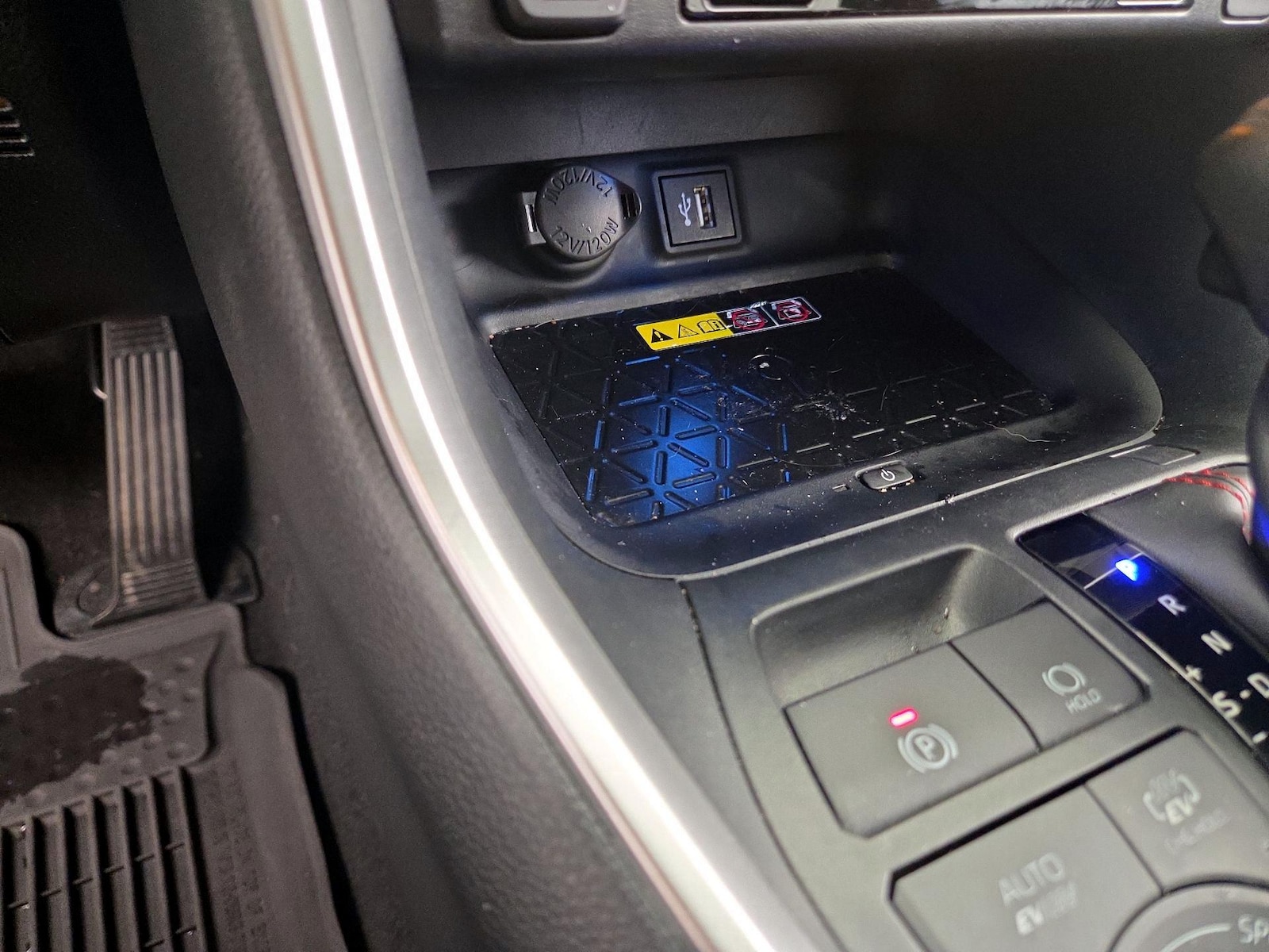2024 Toyota RAV4 XSE - Photo 19