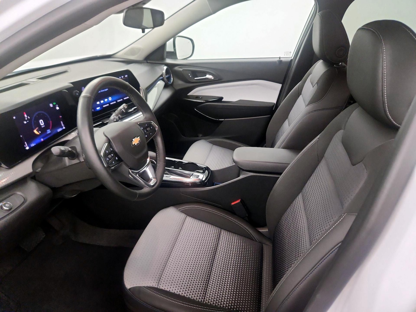 2025 Chevrolet Trax LT - Photo 12
