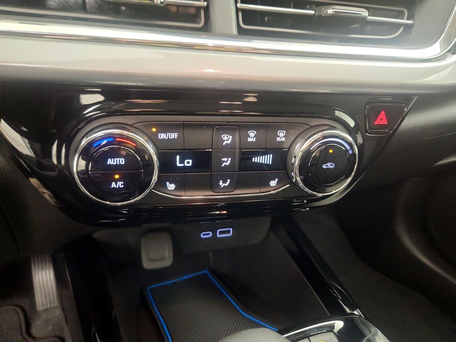 2025 Chevrolet Trax LT - Photo 17