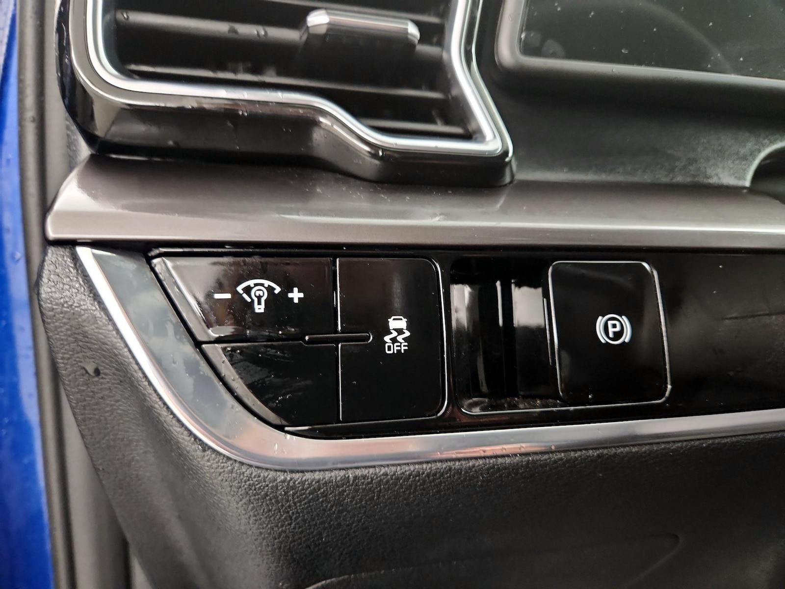 2025 Kia Sportage EX - Photo 14