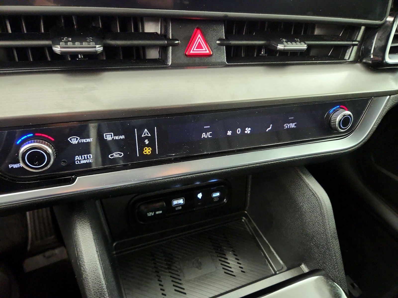 2025 Kia Sportage EX - Photo 18