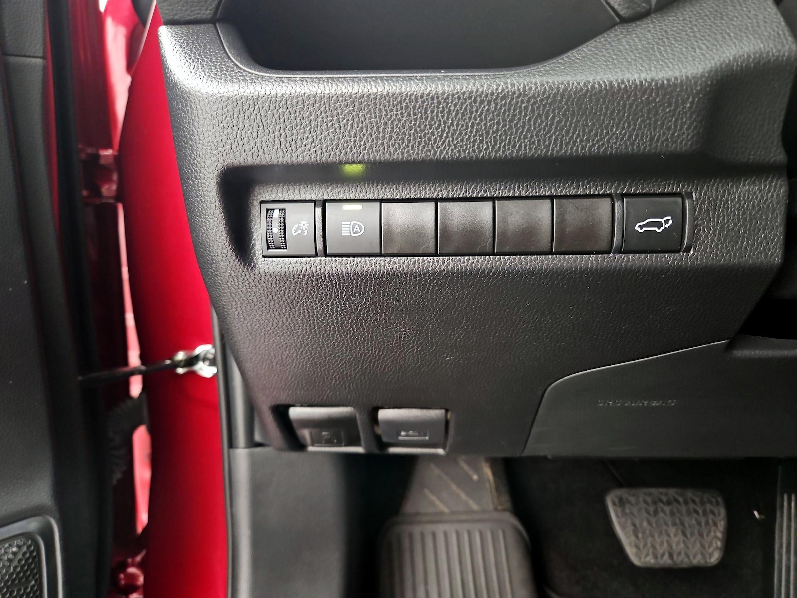 2025 Toyota RAV4 XLE Premium - Photo 14