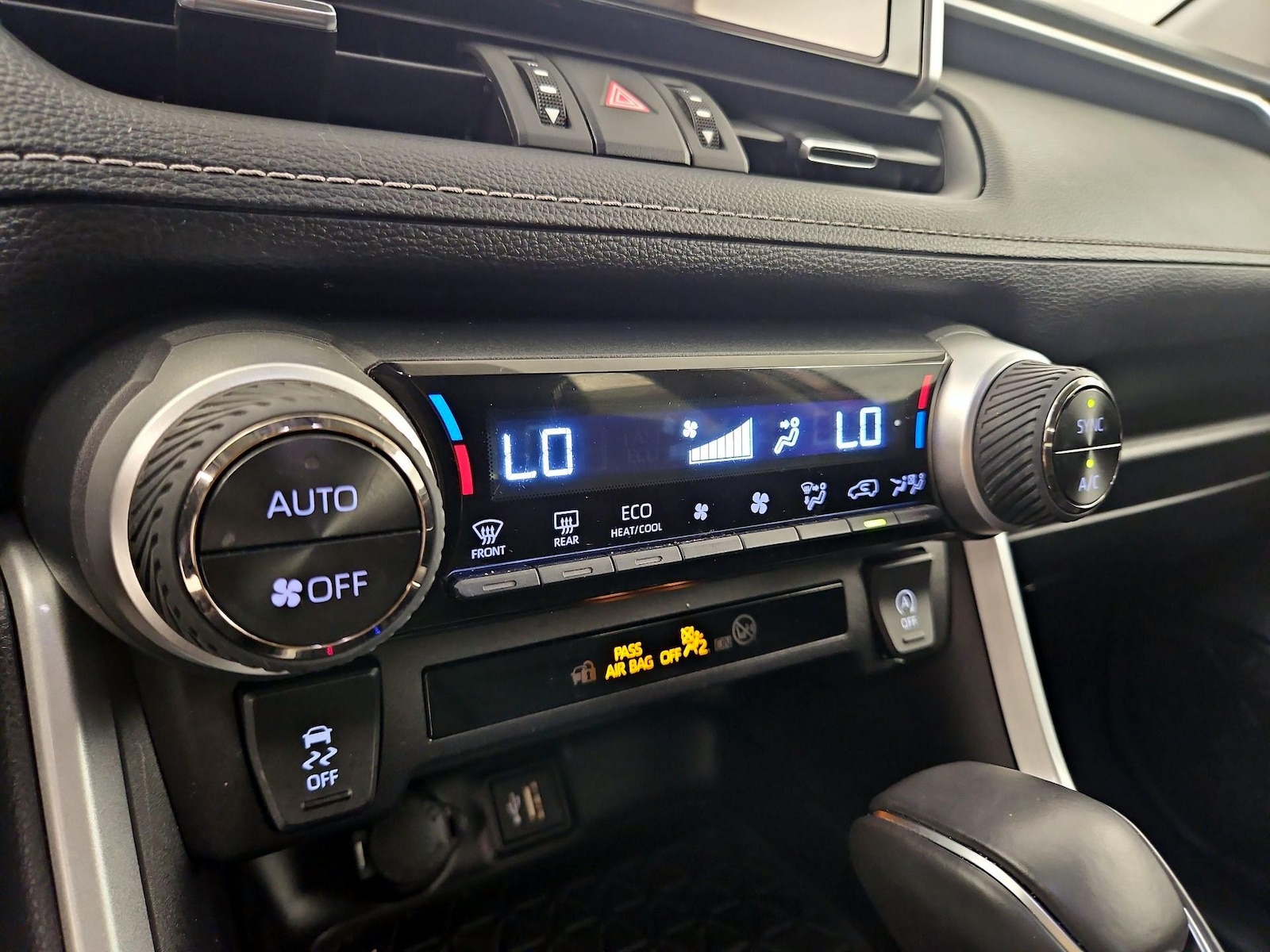 2025 Toyota RAV4 XLE Premium - Photo 17