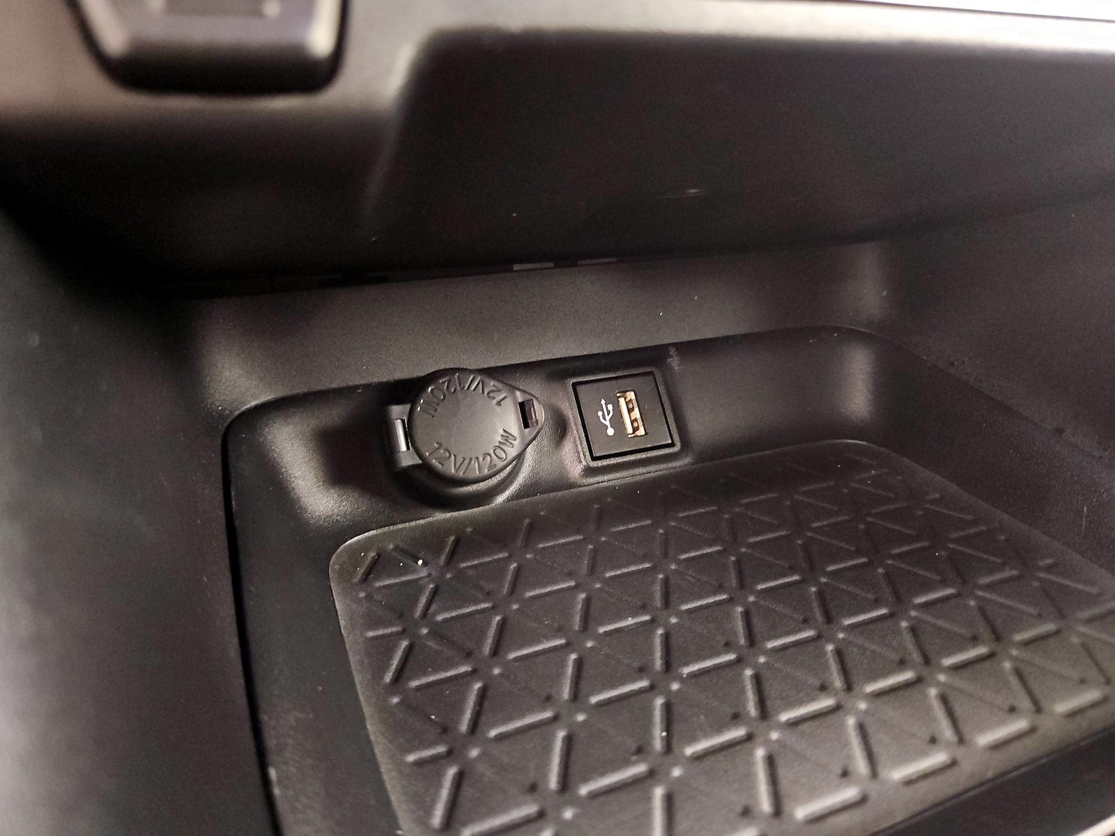 2025 Toyota RAV4 XLE Premium - Photo 19