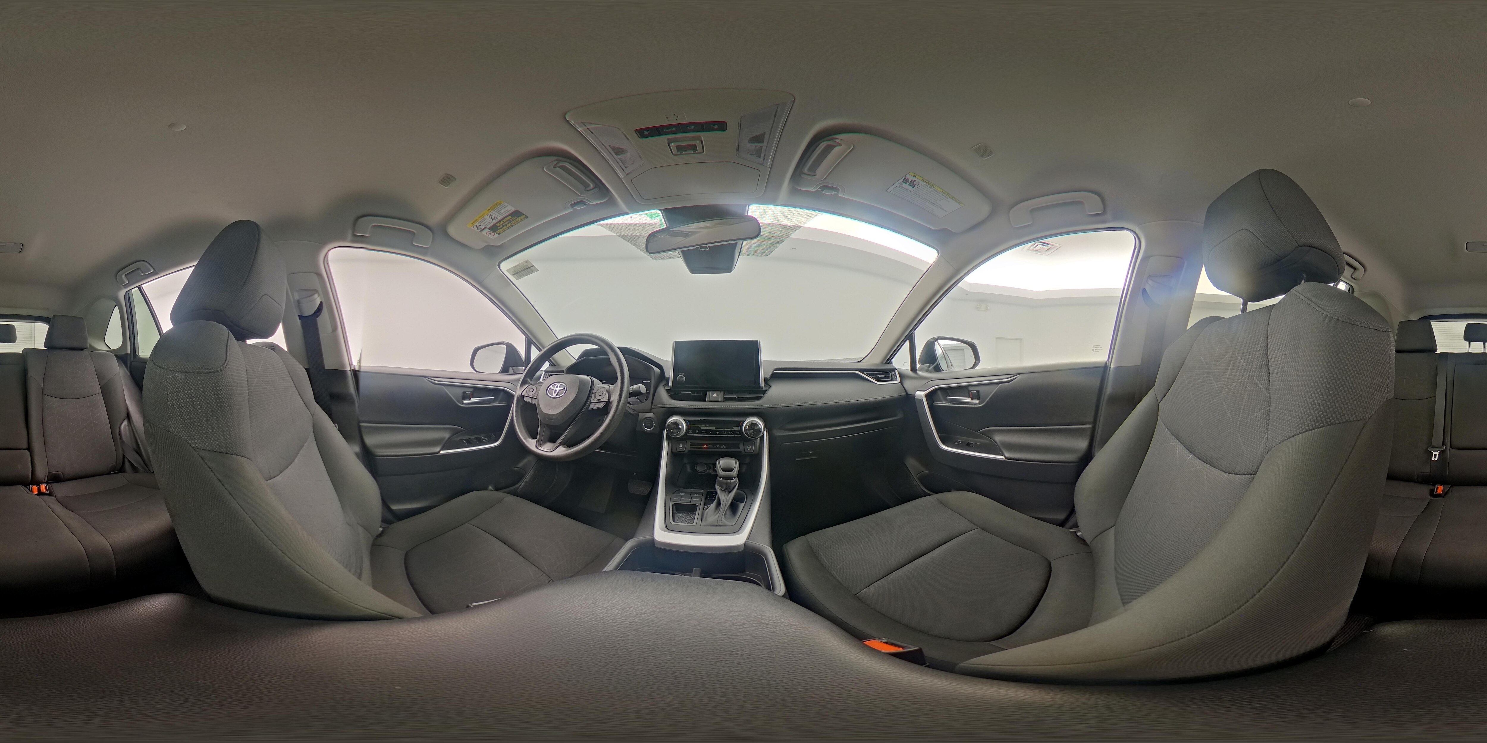 2025 Toyota RAV4 XLE - Photo 25