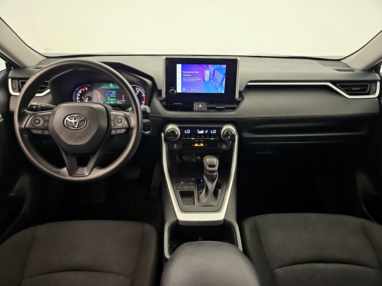 2025 Toyota RAV4 XLE - Photo 10