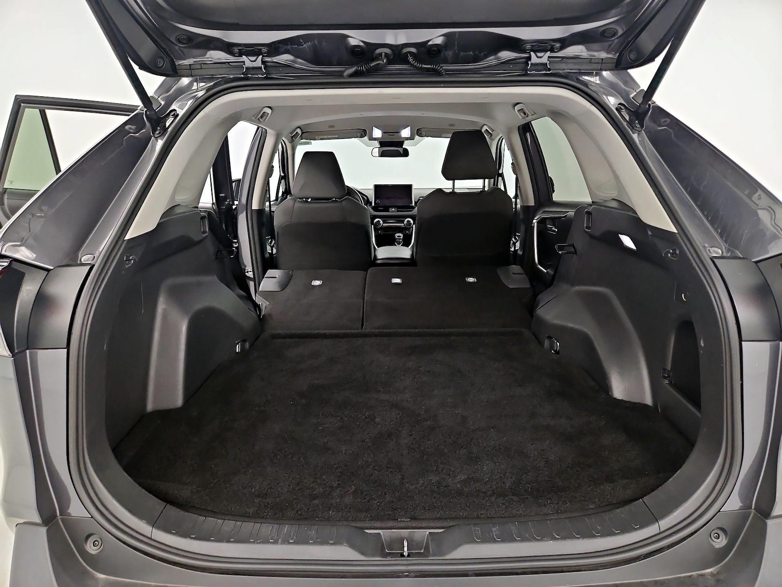 2025 Toyota RAV4 XLE - Photo 22
