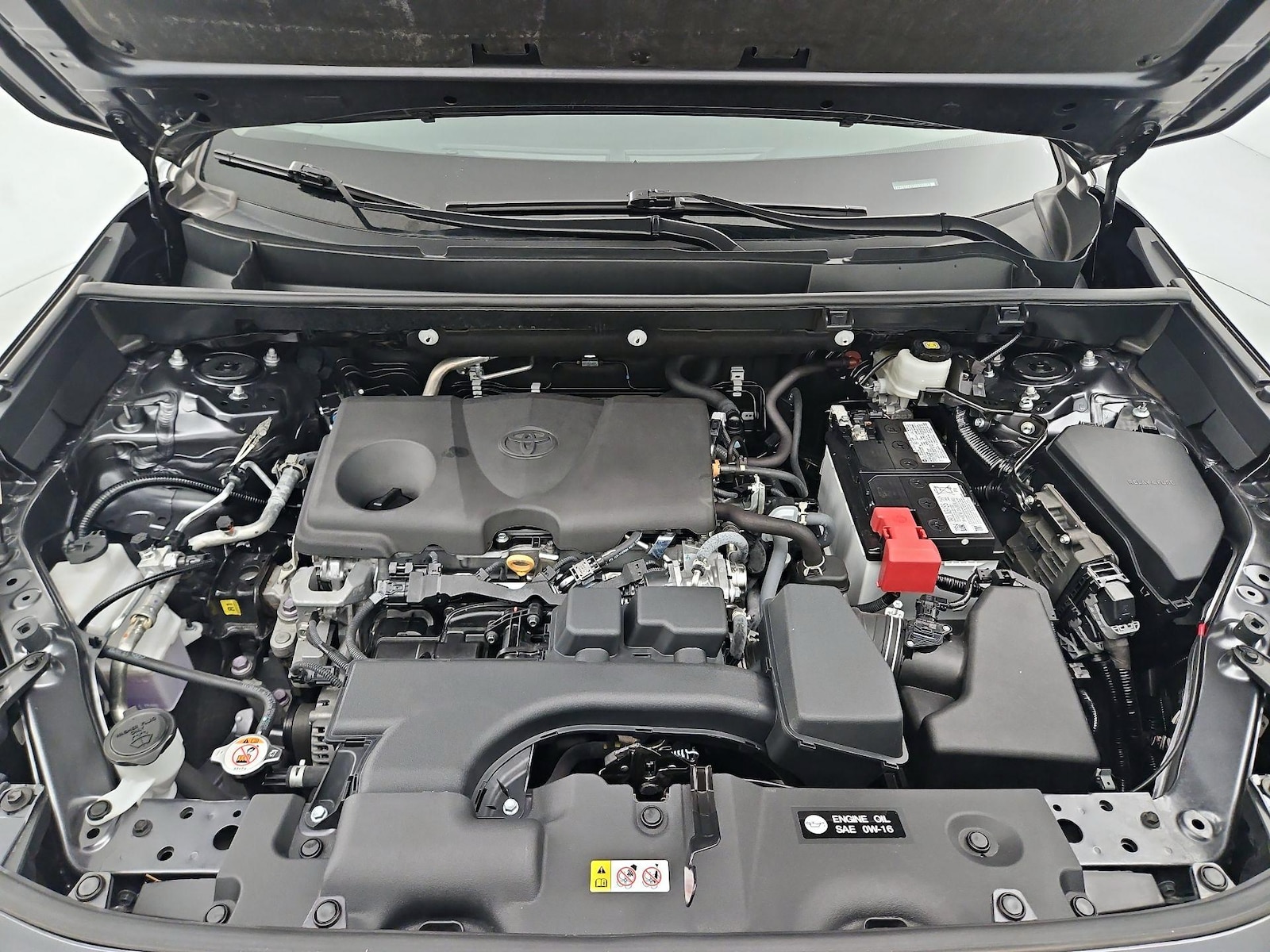2025 Toyota RAV4 XLE - Photo 23