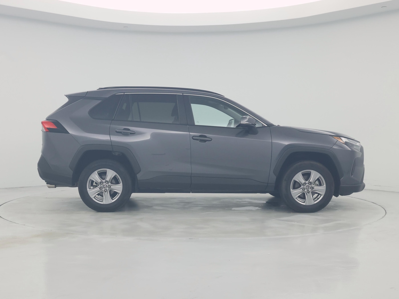 2025 Toyota RAV4 XLE - Photo 8