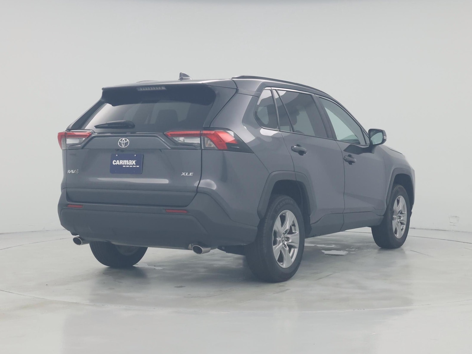 2025 Toyota RAV4 XLE - Photo 9
