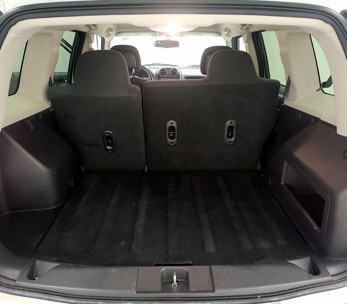 Trunk/Cargo (Seats Up)