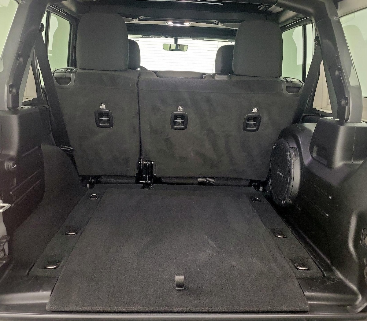 Trunk/Cargo (Seats Up)