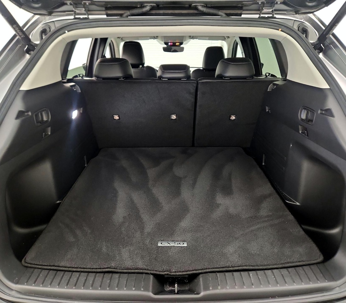 Trunk/Cargo (Seats Up)