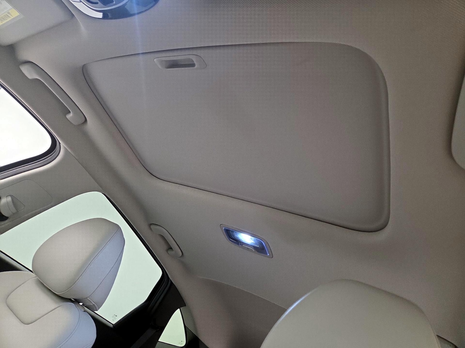 Sunroof(s) & Overhead Airbags