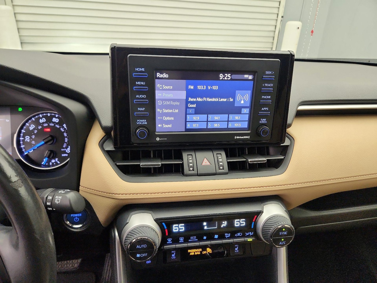 2021 Toyota RAV4 XLE Premium - Photo 16
