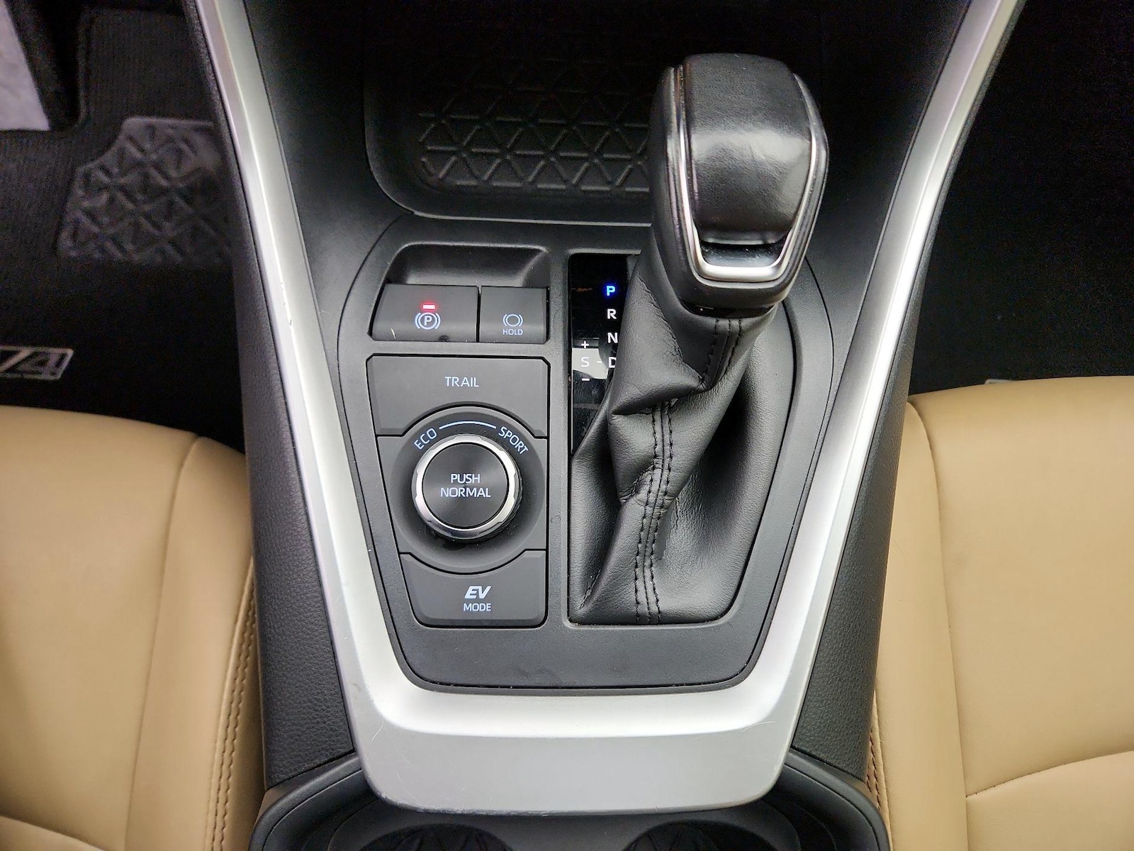 2021 Toyota RAV4 XLE Premium - Photo 18