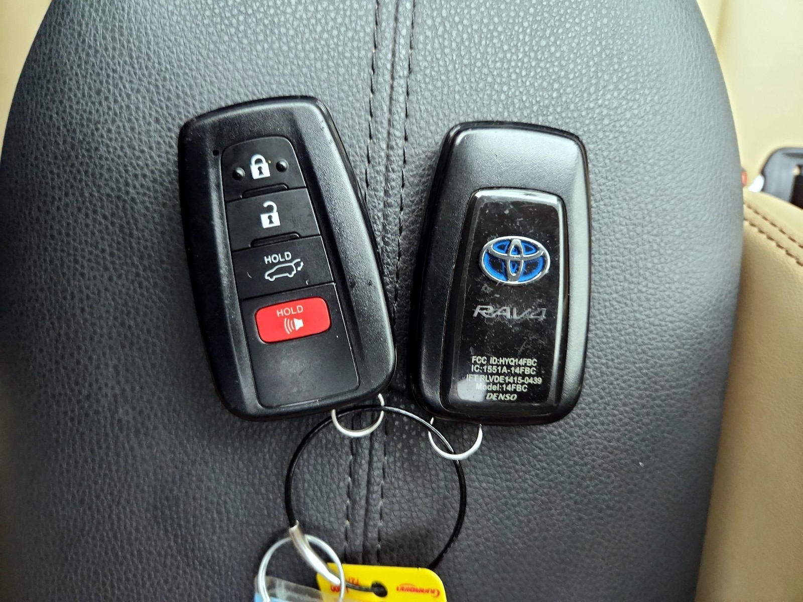 2021 Toyota RAV4 XLE Premium - Photo 24