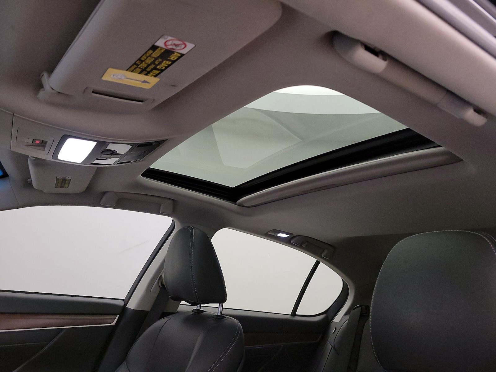 Sunroof(s) & Overhead Airbags
