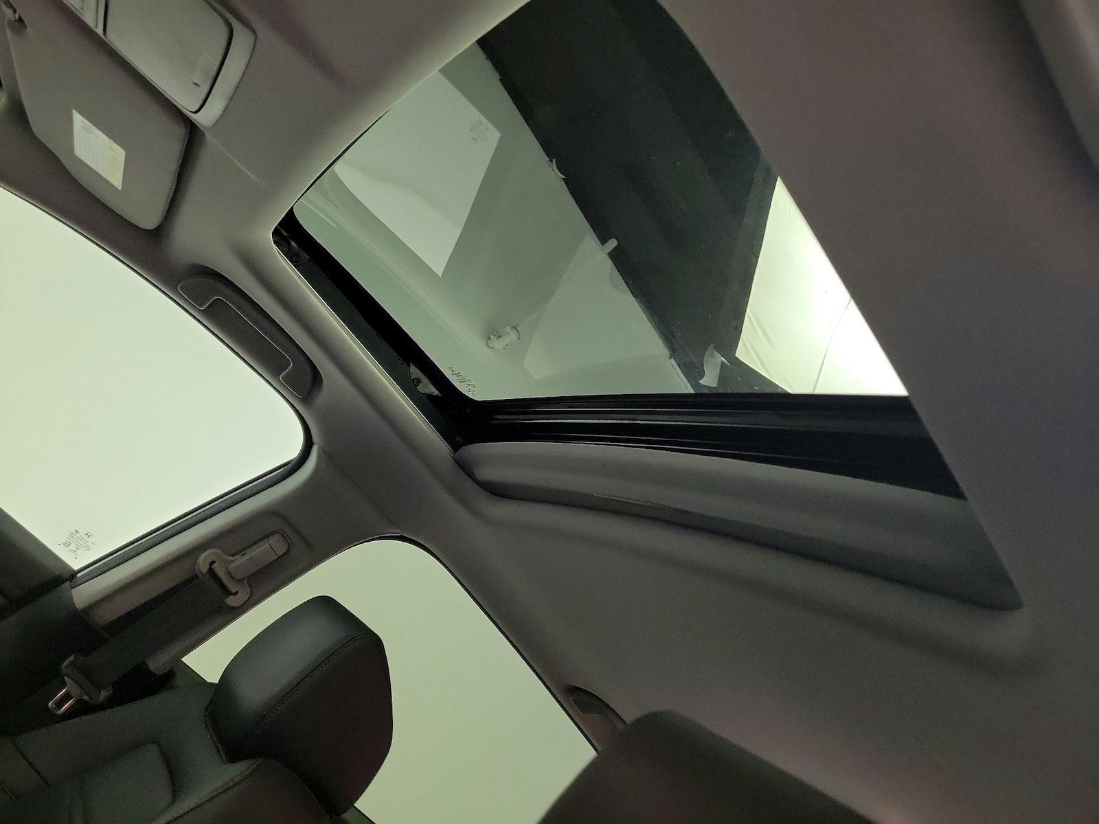 Sunroof(s) & Overhead Airbags
