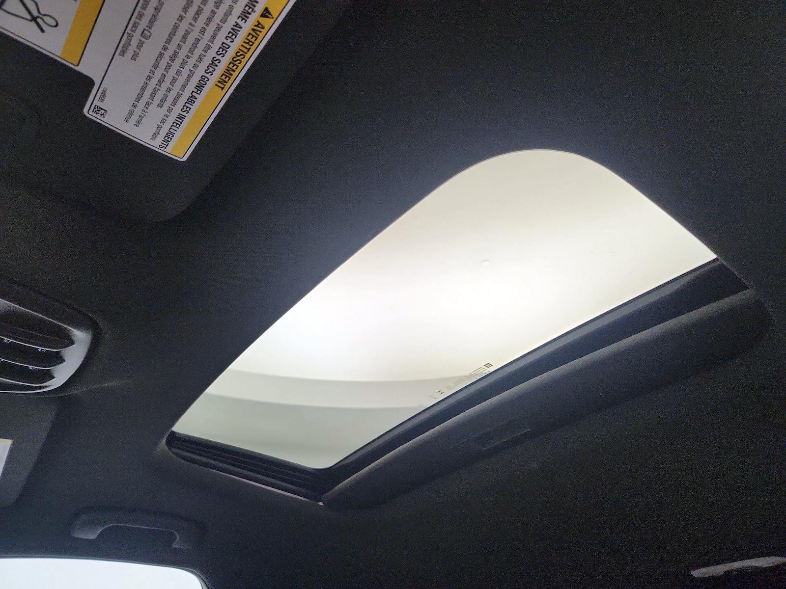 Sunroof(s) & Overhead Airbags
