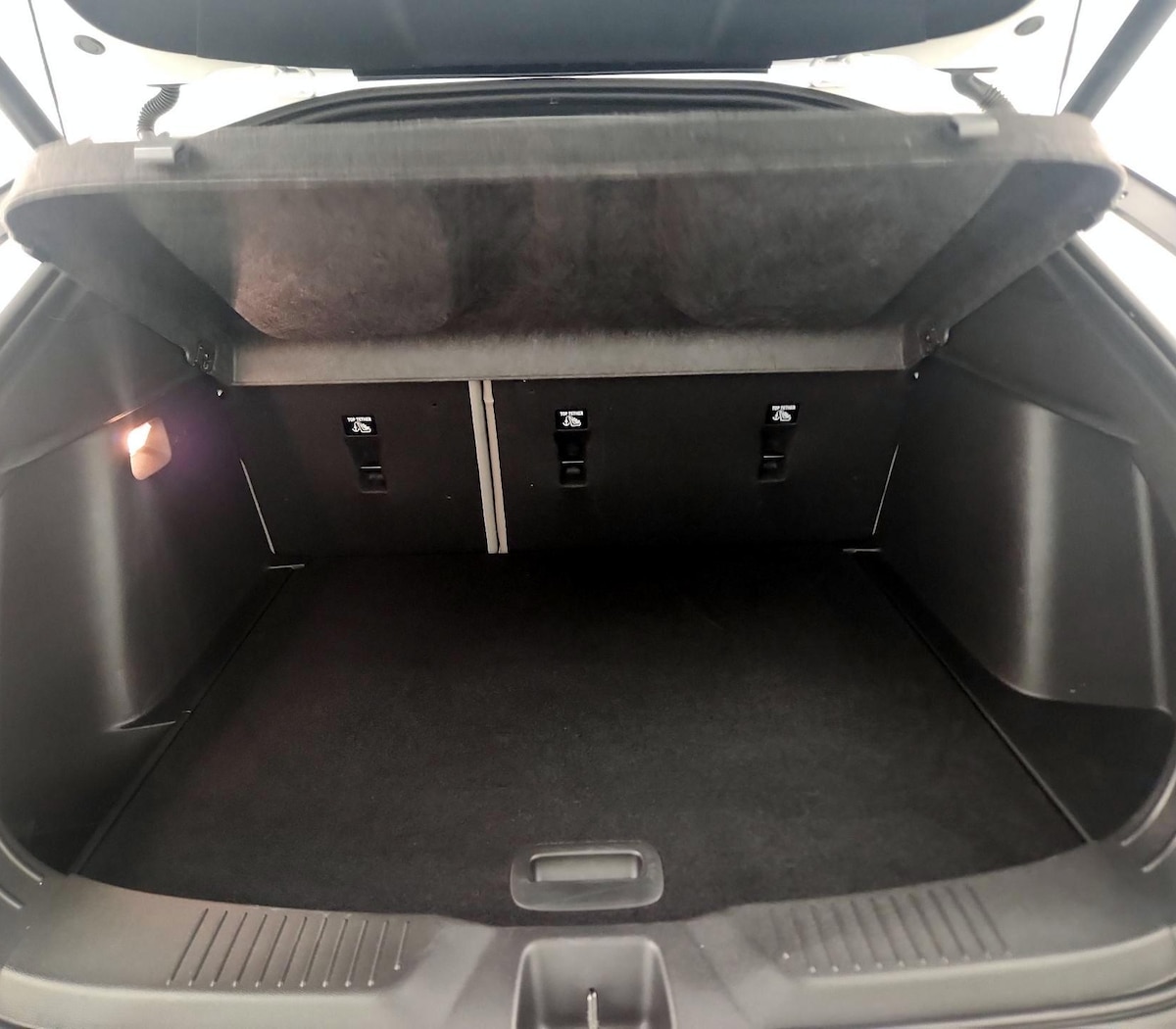 Trunk/Cargo (Seats Up)