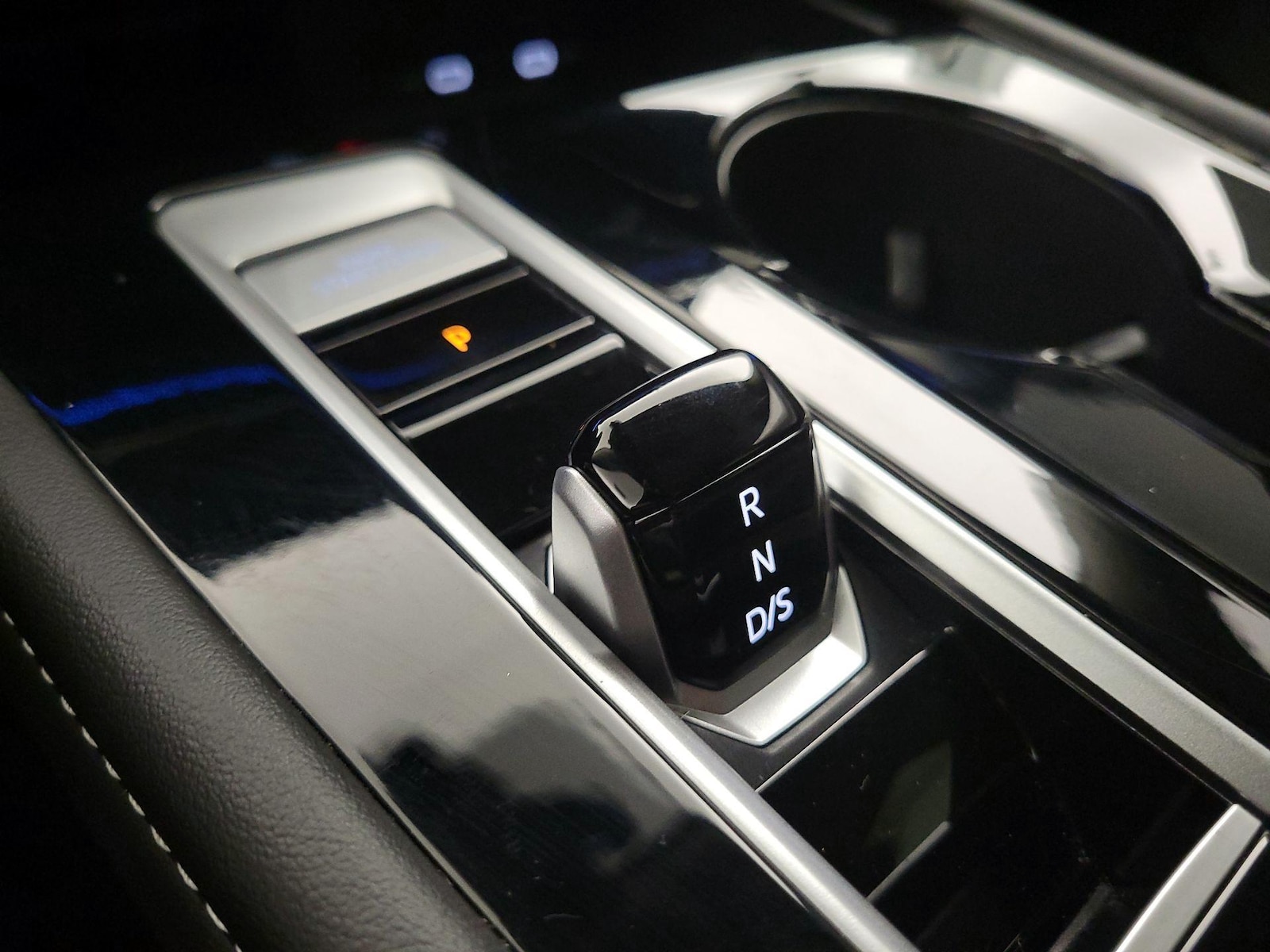 2025 Volkswagen Atlas SEL Premium R-Line - Photo 19