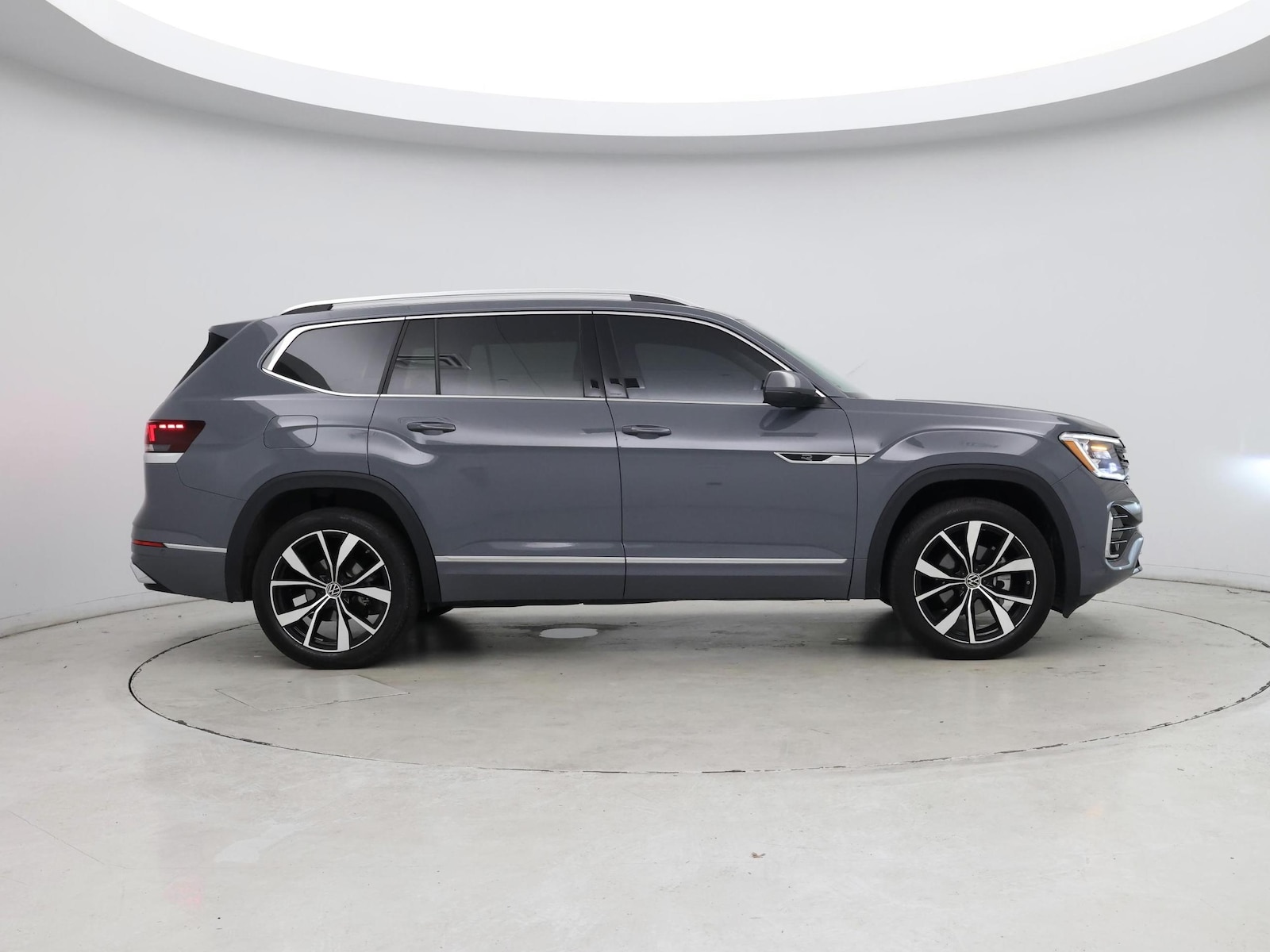 2025 Volkswagen Atlas SEL Premium R-Line - Photo 8